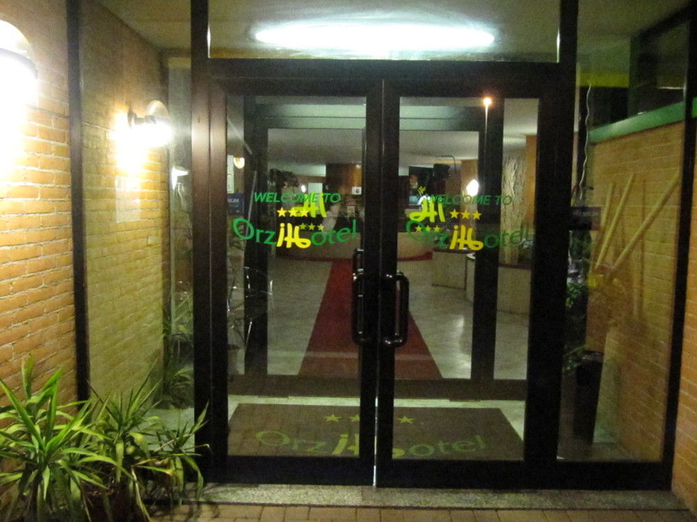 Orzihotel Orzivecchi Bagian luar foto