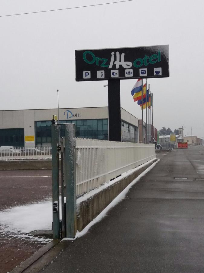 Orzihotel Orzivecchi Bagian luar foto