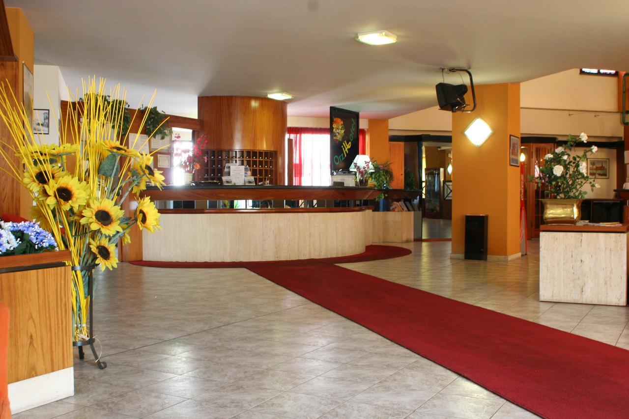 Orzihotel Orzivecchi Bagian luar foto