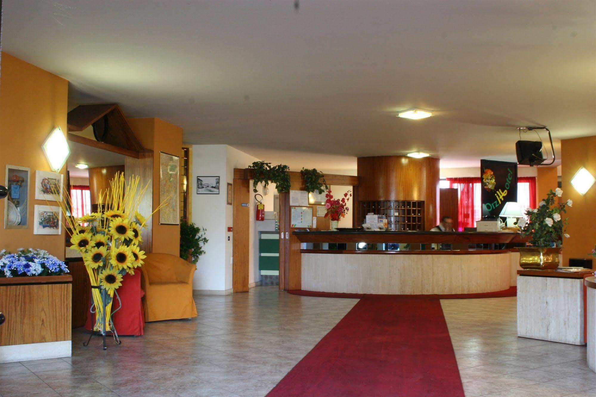 Orzihotel Orzivecchi Bagian luar foto